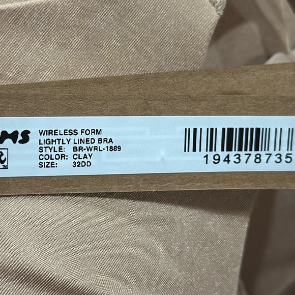 SKIMS WIRELESS FORM T-SHIRT DEMI BRA - Picture 8 of 11